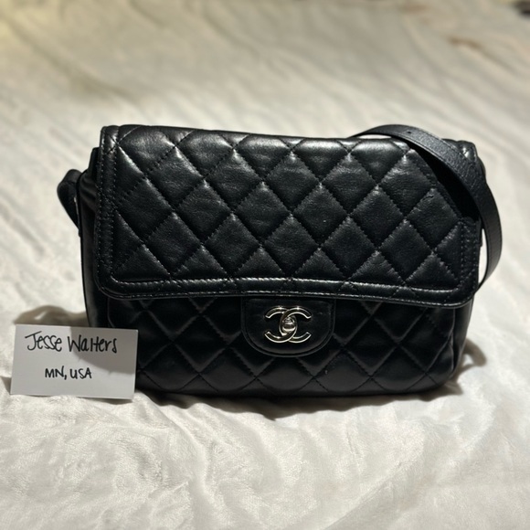 Chanel Classic Quilted Messenger - Black Lambskin with SHW - Entrupy ✅ - Picture 5 of 15